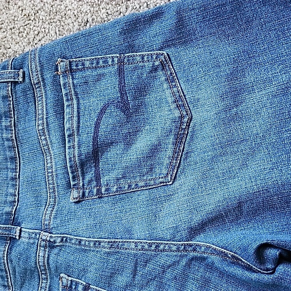 Time and Tru denim shorts Size 8 mid-rise - Picture 7 of 8